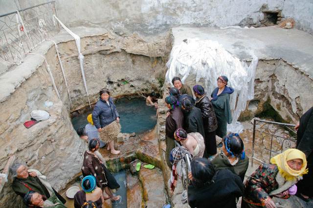 西藏山南市色香温泉 | 温汤浸身心 泉池养文脉